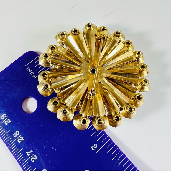 Large Vintage Aurora Borealis gold-tone sunburst brooch pin - Picture 4 of 4